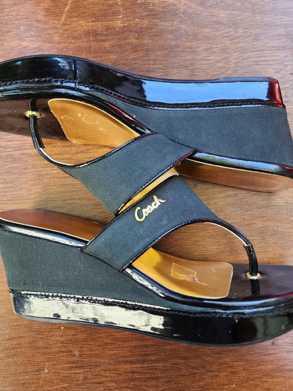 COACH Black Patent Leather Gold Metallic Thong Wedge Sandals Size 8 - Picture 8 of 11